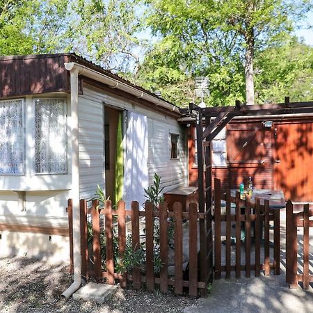 Camping Les Acacias Hotel Saint-Paulet-de-Caisson ภายนอก รูปภาพ