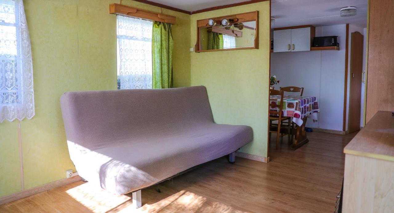 Camping Les Acacias Hotel Saint-Paulet-de-Caisson ภายนอก รูปภาพ