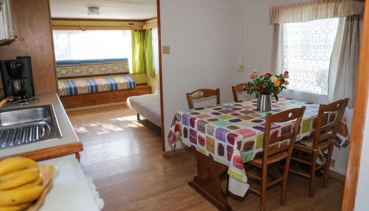Camping Les Acacias Hotel Saint-Paulet-de-Caisson ภายนอก รูปภาพ